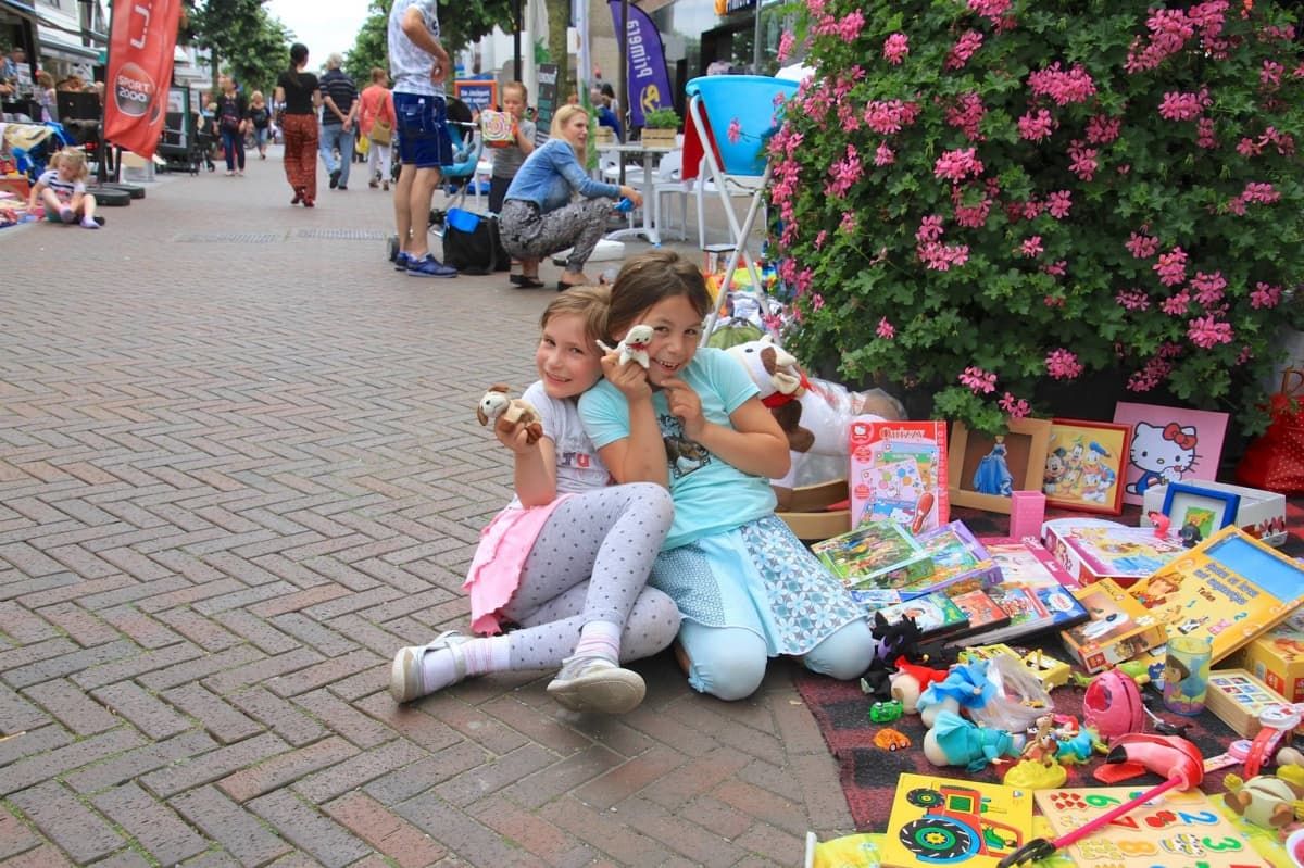 Kinderrommelmarkt in het centrum van Lisse
